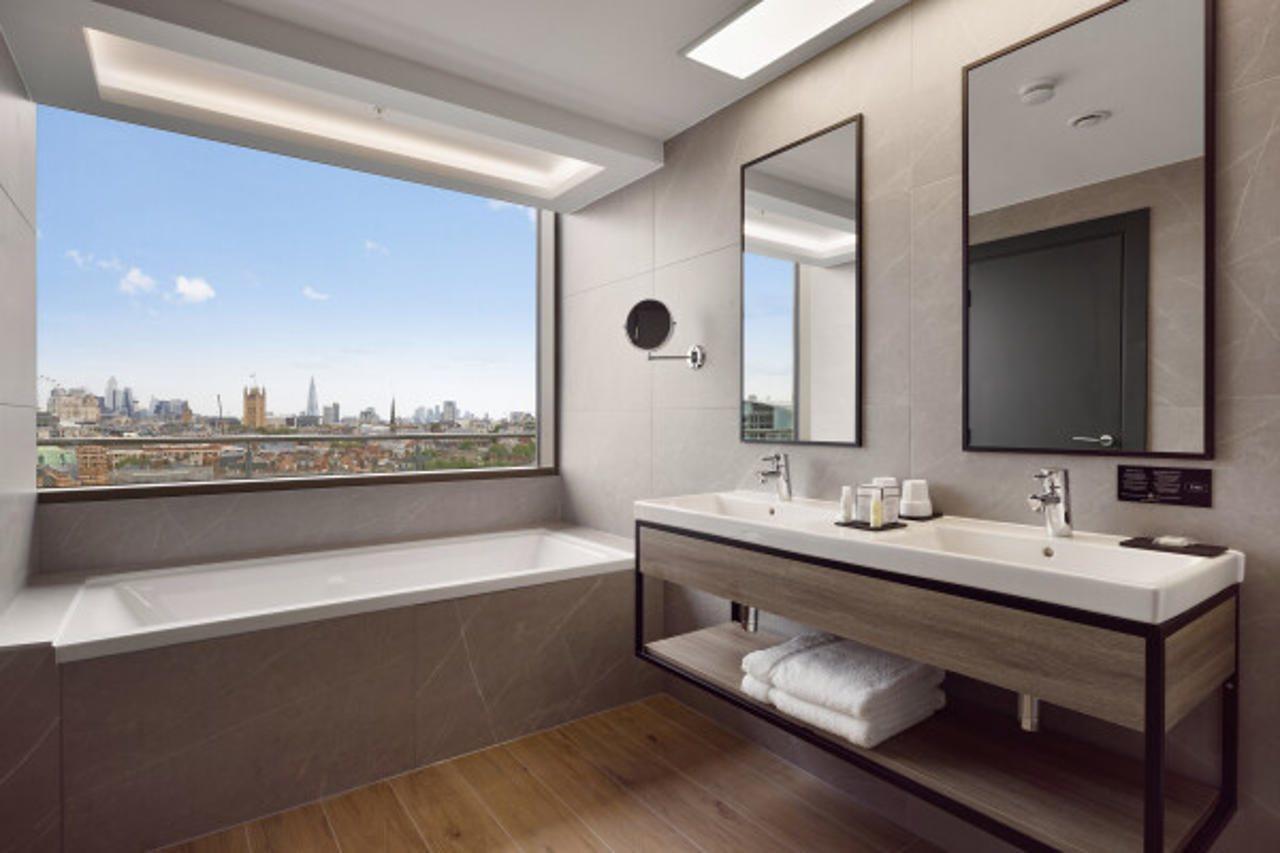 Hotel Riu Plaza London Victoria Extérieur photo